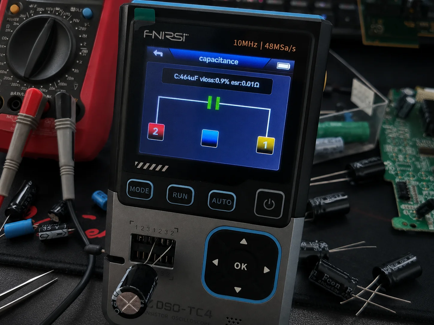Pomiar elementu elektronicznego przy użyciu testera
